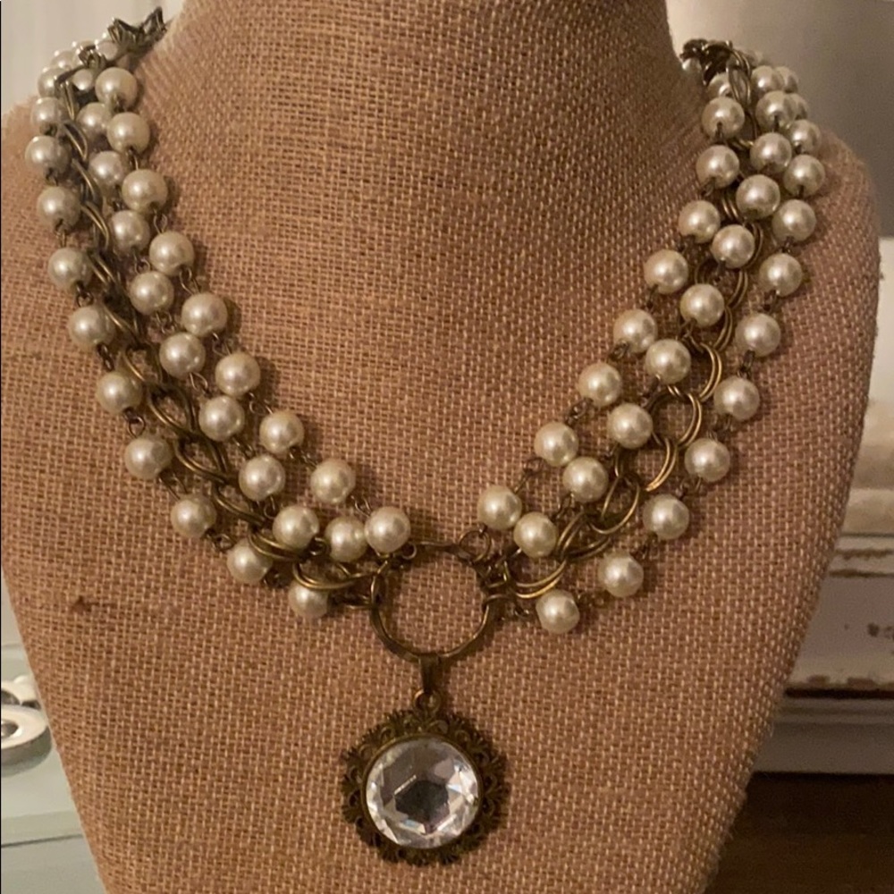 Pearl and metal chain necklace with crystal